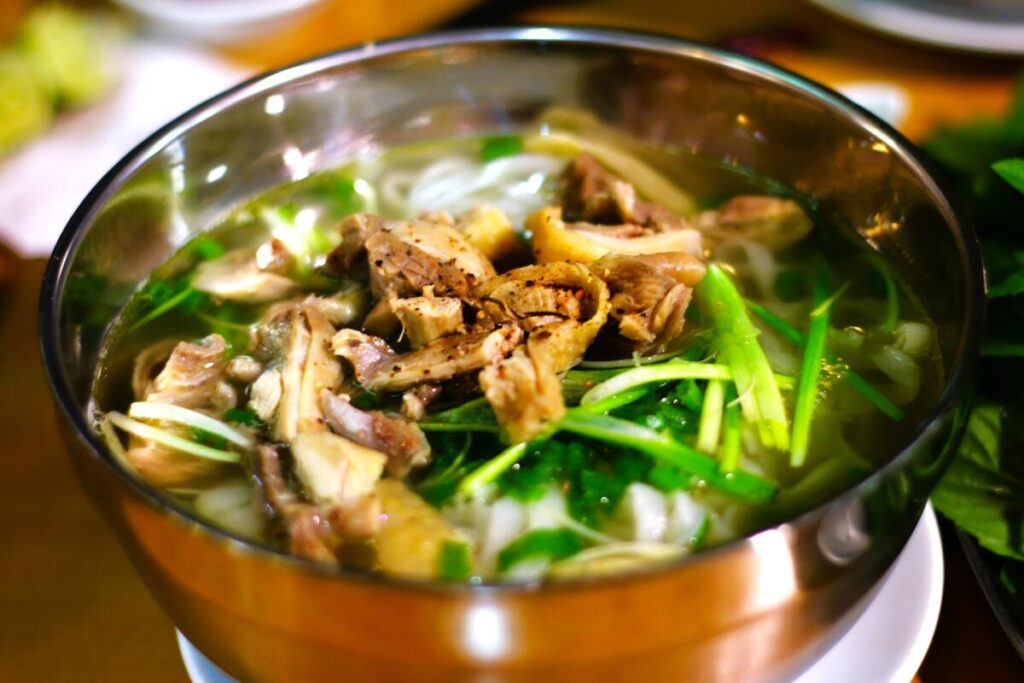 Quán phở ngon bình thản giữa Sài Gòn, chưa từng bị review