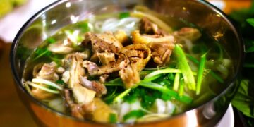 Quán phở ngon bình thản giữa Sài Gòn, chưa từng bị review