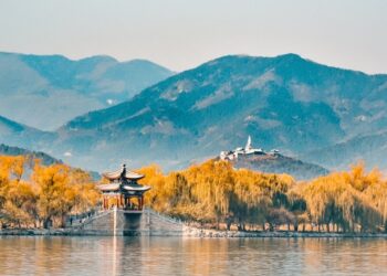 7 điểm đến mùa thu đẹp siêu thực ở Trung Quốc