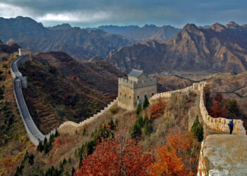 Vạn Lý Trường Thành vào thu góc ngắm lá đỏ ‘triệu view’ không thể bỏ lỡ