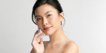 Mẹo trang điểm 5 phút đẹp bất ngờ cho người đi làm buổi sáng