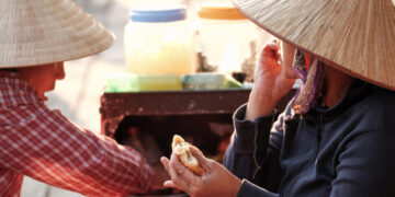 Chẳng lẽ ăn bánh mì là chấp nhận nguy cơ ngộ độc