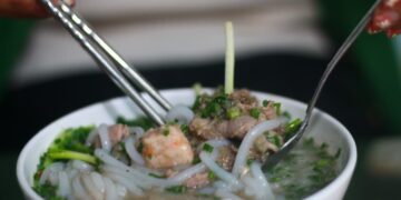 Có cần phải tới quán bún nước ở Sài Gòn có bà chủ hay quạu?