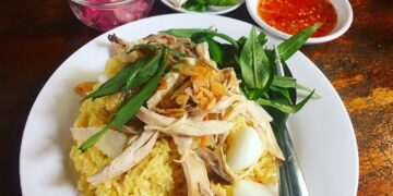 Dĩa cơm gà Phú Yên thấm đượm ký ức quê xứ