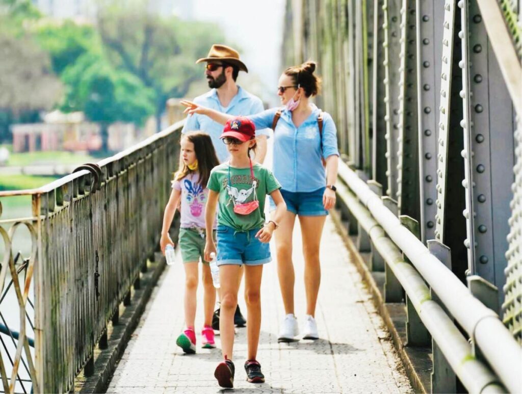 Thấy gì từ kỷ lục đón gần 2,5 triệu khách quốc tế