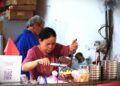 Quán phở hai người ở Sài Gòn, chủ quán là nhân viên kiêm đầu bếp